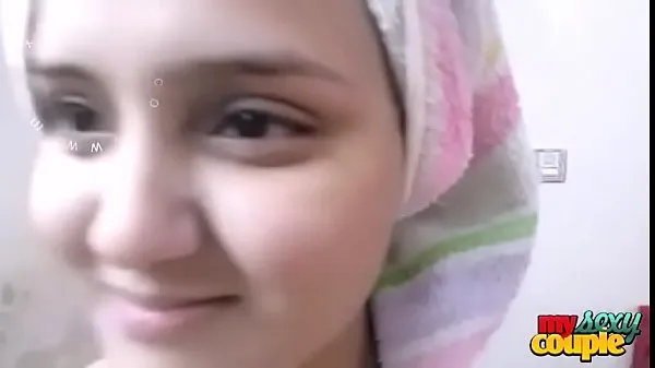 Nové Indian Big boobs Bhabhi Sonia After Shower STRIPS for Husband nové klipy