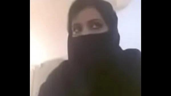 Nye Muslim hot milf expose her boobs in videocall nye klipp