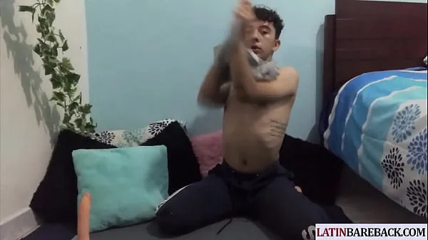 Latin twink tugging his thick cock while toying tight ass مقاطع جديدة جديدة