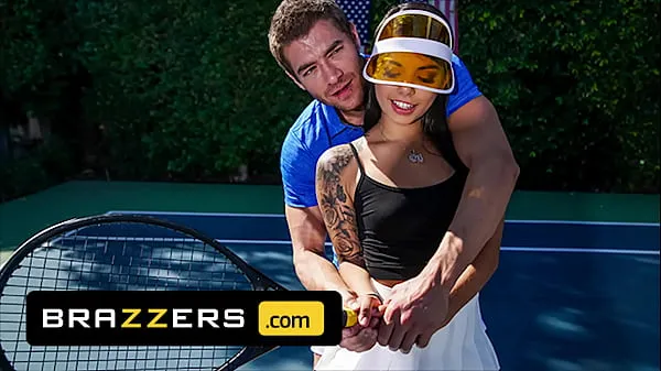Nouveaux Xander Corvus) Massages (Gina Valentinas) Foot To Ease Her Pain They End Up Fucking - Brazzers nouveaux extraits
