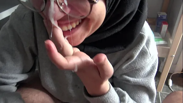 A Muslim girl is disturbed when she sees her teachers big French cock مقاطع جديدة جديدة