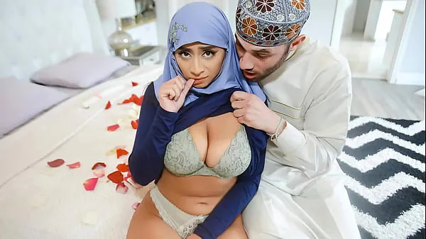 Nye Arab Husband Trying to Impregnate His Hijab Wife - HijabLust nye klipp